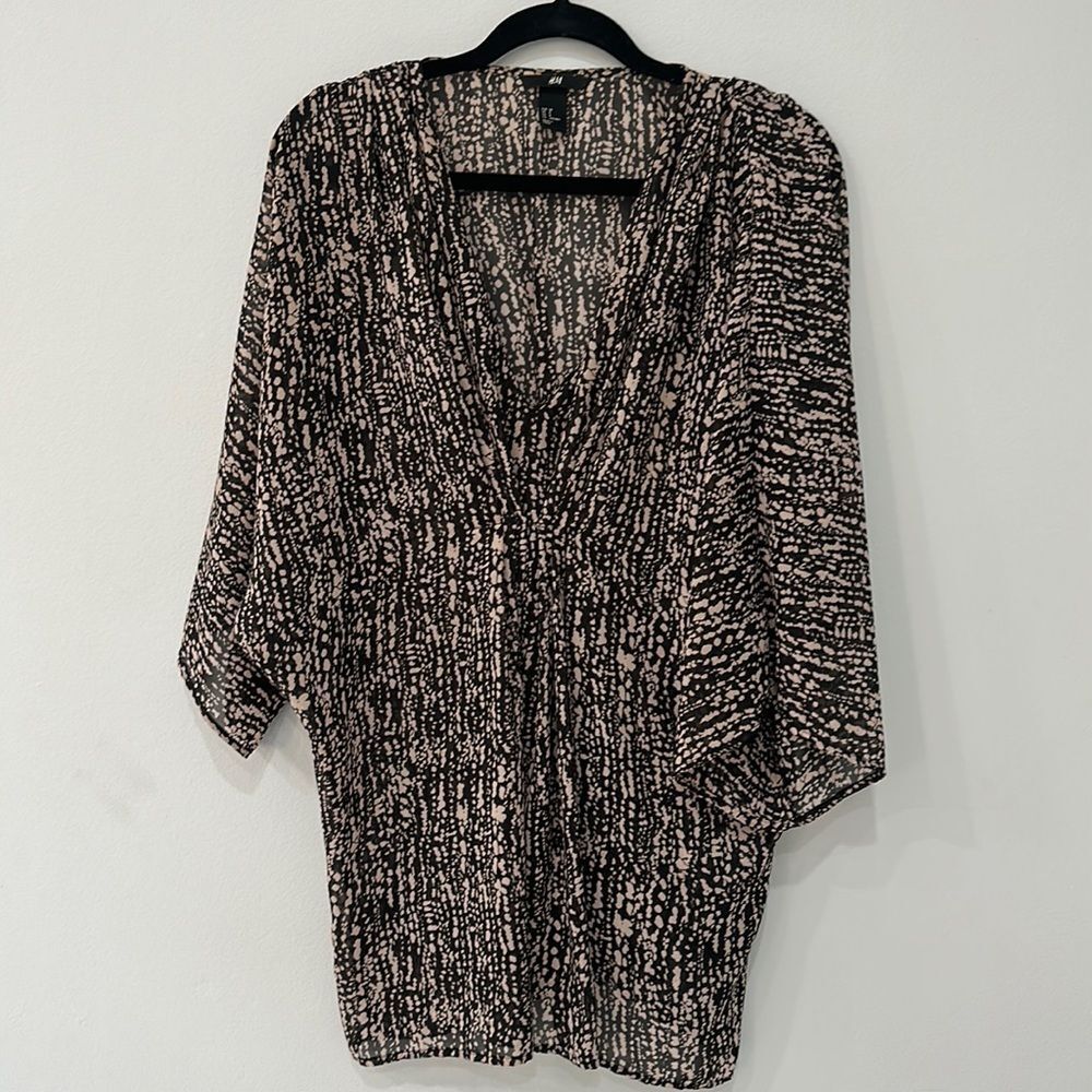H&M Top/Kimono Woman Black & White Short Sleeves Sz 8